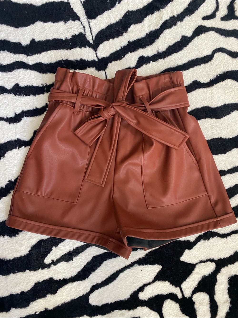 😍Express High-Waist Faux Leather Belted Paperbag Shorts in Rust w/ pockets